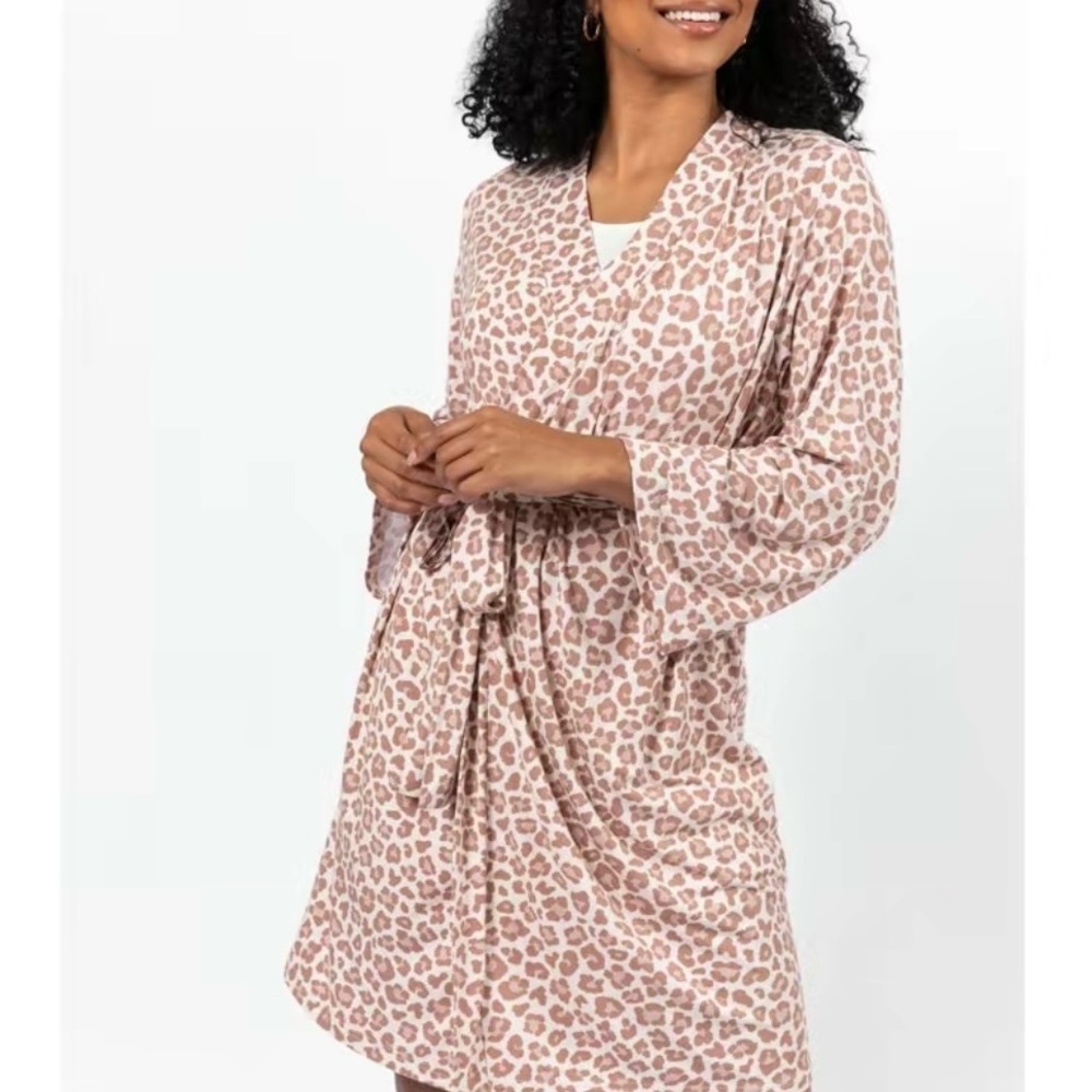 NIB - Pink Lily Women’s S/M Leopard Print Robe